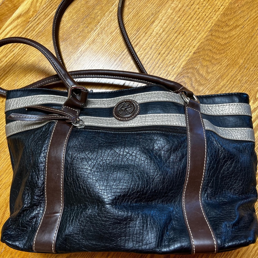 Kim Rogers black and gold bag